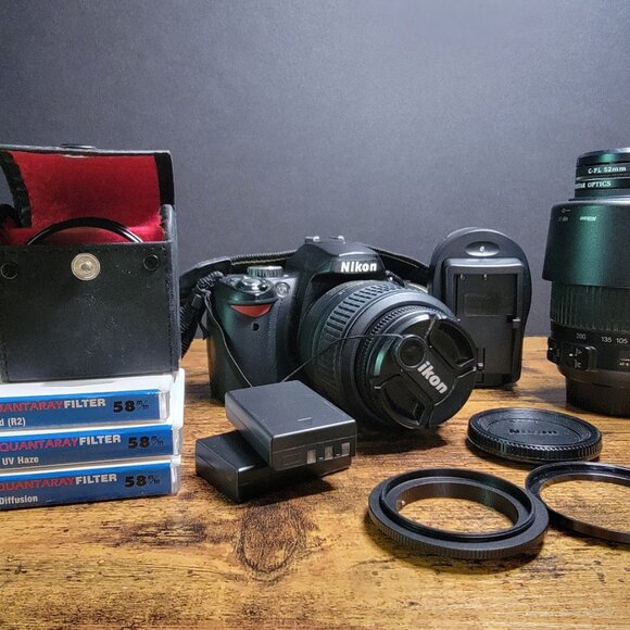 NIKON D60 6.1MP Digital SLR Camera Kit - Picture 3 of 9